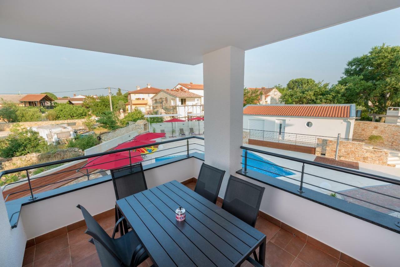 Villa Anja 1St Floor Peroj Exterior photo